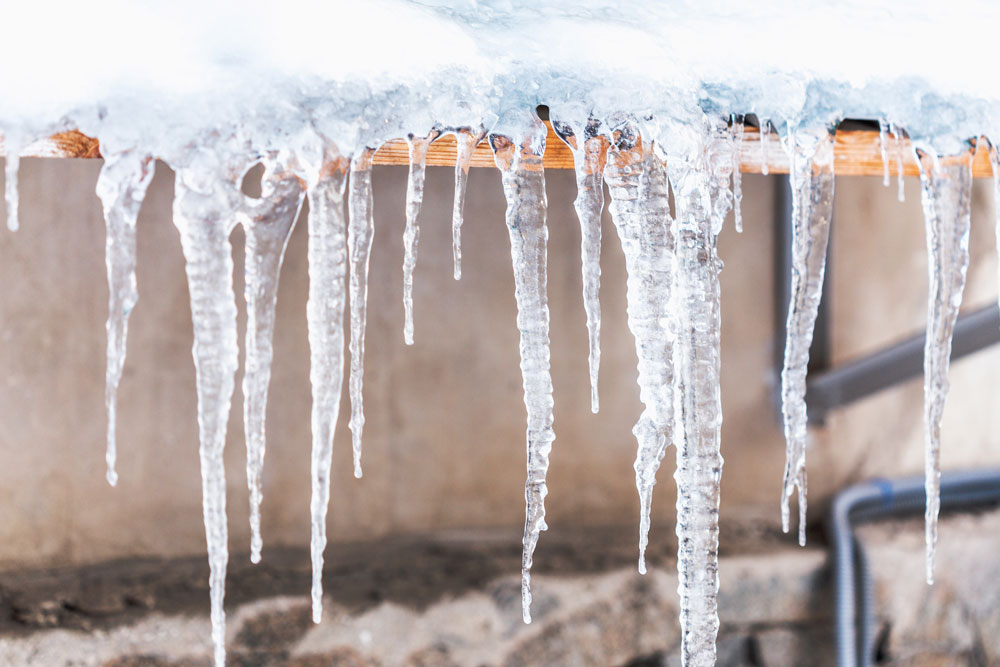 beautiful shiny transparent icicles 2024 11 11 19 16 37 utc